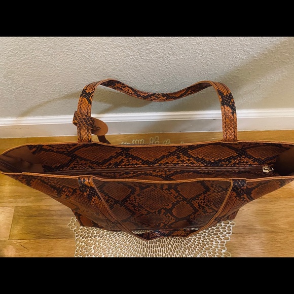🆕NEW!🛍 Large Snakeskin Embossed Tote - Picture 5 of 6